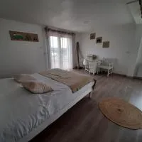 Escales dans les dunes, hotel Créances városában