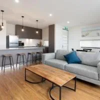 Captains Cove Ground Floor Luxury Apartments، فندق في باينسفيل