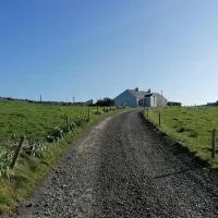 Atlantic Way Farmhouse, מלון בלהינץ'