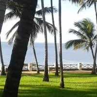 Plaza Beach Hotel, hotel em Bamburi