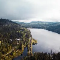 Chute Lake Lodge, מלון בנרמטה