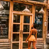 La Facha Hostal Restaurant Surf, hotel en Mompiche