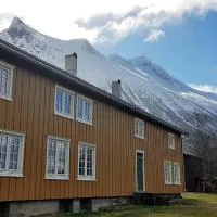 Lensmansgarden Marteinsgarden, hotel u gradu Innfjorden