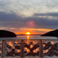 Anacortes Paradise Vacation Rental with Water Views!, hotel poblíž Letiště Anacortes - OTS, Anacortes