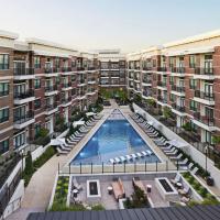 Luxury 2BR in Upscale Dallas Community, Pool View
