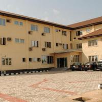 Room in Lodge - Mikagn Hotels and Suites, hótel í Ibadan