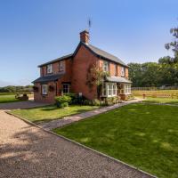 Luxury Four Bed Country House With Hot Tub - Woodchurch near to Ashford, hotel in Ashford