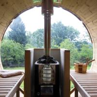 Cozy Attic room, Hills & Forest views + Free Sauna, hotel v destinaci Jablonné v Podještědí