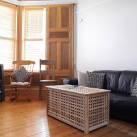 Central and Spacious 2 Bedroom Flat With Garden