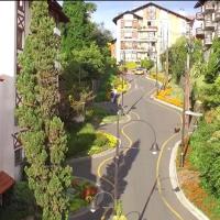 Apto ao lado da Rua Torta, hotel u četvrti 'Avenida Central' u gradu 'Gramado'