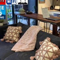 DELUXE CLOSE TO CITY WIFI NETFLIX WINE PARKING, hotel in Subiaco, Perth