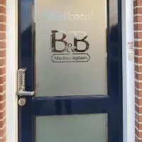 Bed & Budget Mackenzieplaats, hotel din Wilp