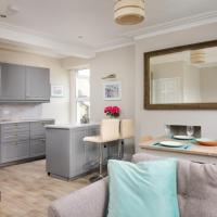 Gorgeous cottage by sandy beach Dog friendly, hotel in Port Erin