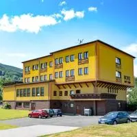 Hotel Zlatý Chlum, hotel em Česká Ves