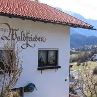 Haus Waldfrieden, hotel v mestu Sautens