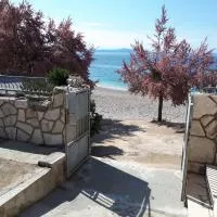 On the Beach Ivan Dolac, готель у місті Іван Долац