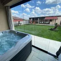 Sia & Sophie House Oradea, hotel em Sîntandrei