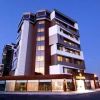 MAJURA HOTEL BUSINESS، فندق في Karşıyaka