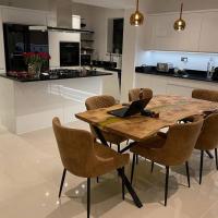 Luxurious House close to Rowhill Grange - Sleeps 6, hotel in Kent