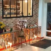 Le Ch'ti Bourguignon Hotel, готель у місті Laives