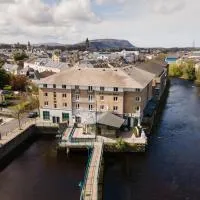 Riverside Hotel, hotel u gradu Slajgo