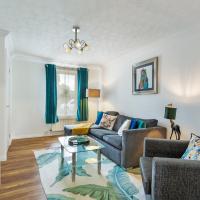 Catchpole Stays- Highwoods House- A lovely 2 bed zoo themed house sitting towards the north of Colchester, hotel in Mile End