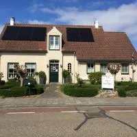 Chalet or Apartment nearby Roermond Outlet, hotel v destinácii Stevensweert