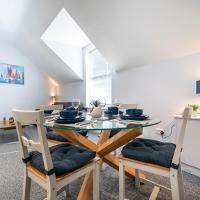 Pass the Keys Lovely 2BR Loft Apartment in Perfect Location