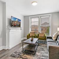 3BR Apartment with Wi-Fi, Close to Shops & Dining! - Lincoln 3, hotel di Lincoln Park, Chicago