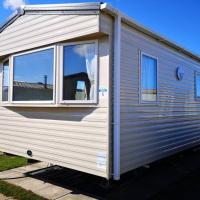 Scratby Static Caravan In Norfolk Next To Beach, hotel in Scratby
