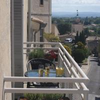 maly appart avec balcon et 1 studio en rez-de-chaussée, hôtel à Vedène