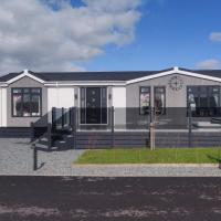 Chartwell Lodge with Hot Tub 45 at Stewarts Resort, hotel in Fife