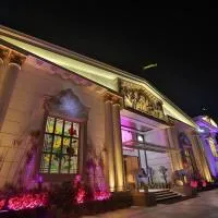 HOTEL CRYSTAL CROWN, hotel di Chandaka