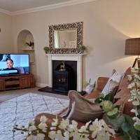 Superb Highland Retreat close to Loch Ness, hotel in Inverness