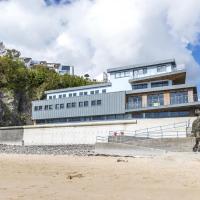 No 10 Ocean Cabins - Saundersfoot Harbour - Saundersfoot, hotel in Saundersfoot