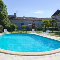 Maison de 5 chambres avec piscine privee jacuzzi et jardin clos a Thenac, hotel in Thénac
