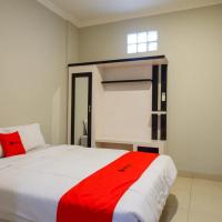 RedDoorz Plus near Jogja City Mall 5, hotel in Mlati, Yogyakarta