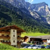 Alfaierhof-Bergheimat – hotel w mieście Gschnitz
