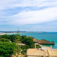 Acqua Vista Family Apartment - 200M from BEACH, hotel em Porches