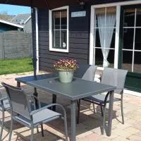 Beachloft Zeeland 1, hotel a Scharendijke