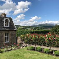 Leven House B&B and Squirrel Away Self Catered Apartment, hotel in Crieff