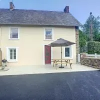 petite maison proche centre ville、Bréhalのホテル