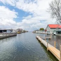 Bayside Cottage Rentals, hotelli kohteessa Port Rowan