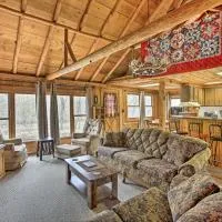 Rustic River View Cabin w/ Fire Pit, Games & Grill, hotel u gradu Merritt