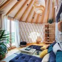 LushHills - Stylowa i Naturalna Jurta, hotel di Regulice