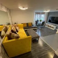 Empire Serviced Apartments, хотел в Хинкли