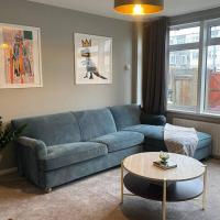 Comfy home with Netflix w/ Access to C. London, hotel in Loughton