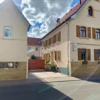 Vinotel Weinstrasse, hotelli kohteessa Herxheim am Berg