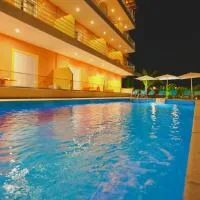 Viesnīca Karos Hotel Llaman pilsētā Himare