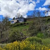 Maison d'architecte en pleine nature, hotel en Arlempdes